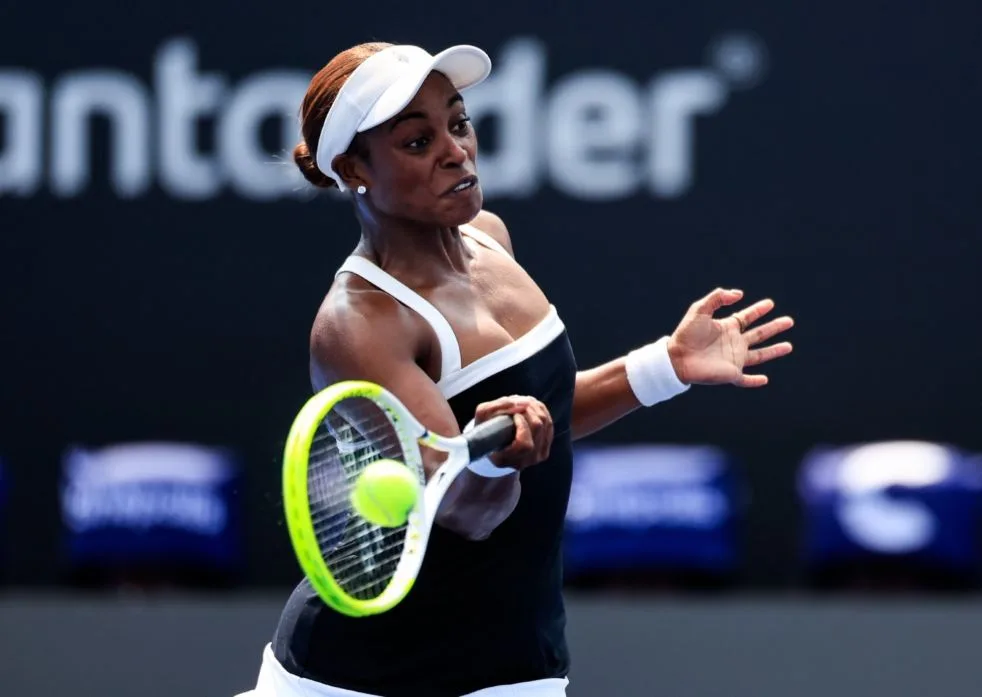 Kostyuk pega Townsend na estreia de Guadalajara, Stephens avança