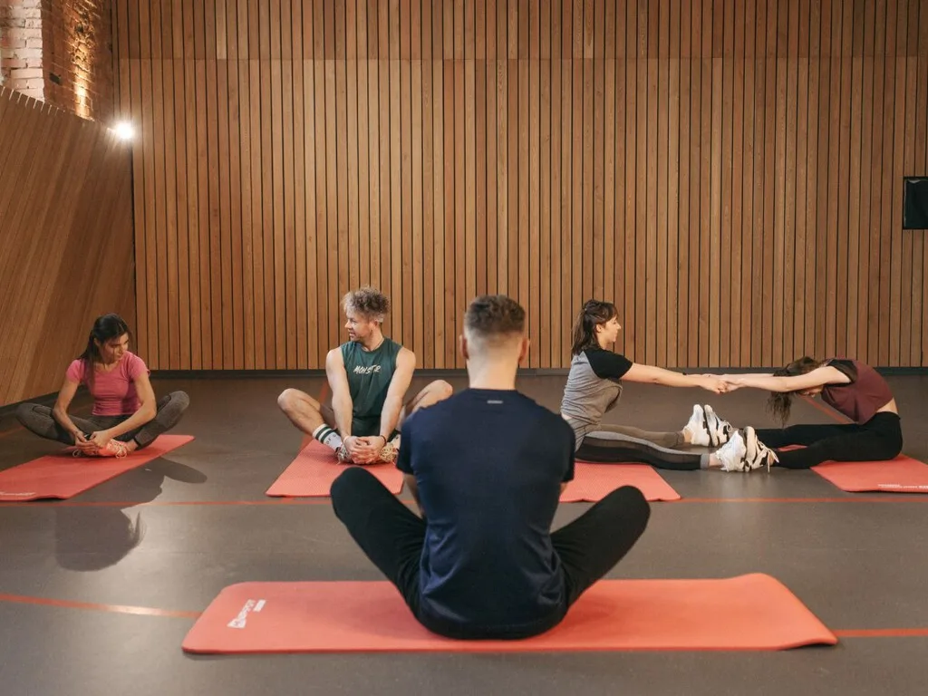 "Menos bares y más entrenamiento": por qué cada vez más jóvenes prefieren ir al gimnasio