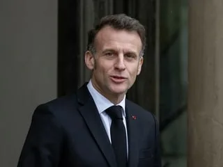 Interdiction des téléphones au lycée : Emmanuel Macron vient de promulguer la loi, qui va s’appliquer à la rentrée 2026