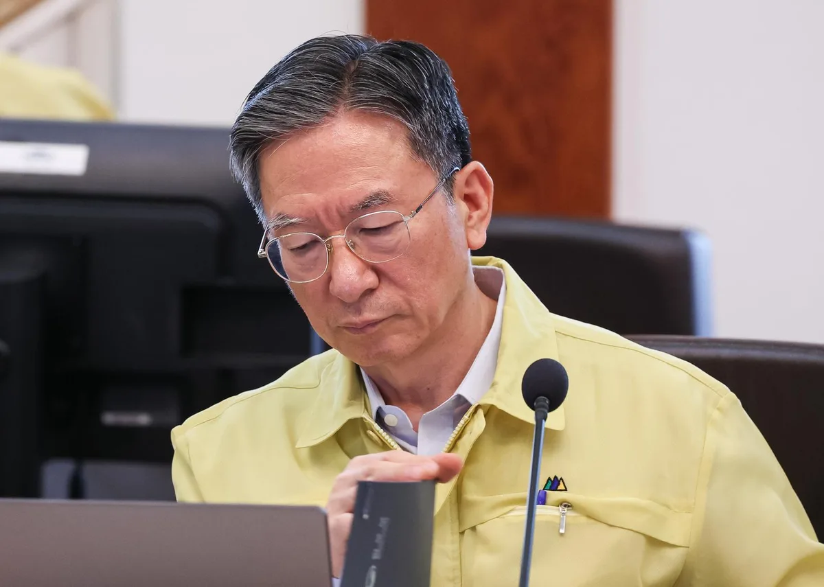 정성호 법무, 사직서 제출…‘잘 버티시라’던 李의 선택은?