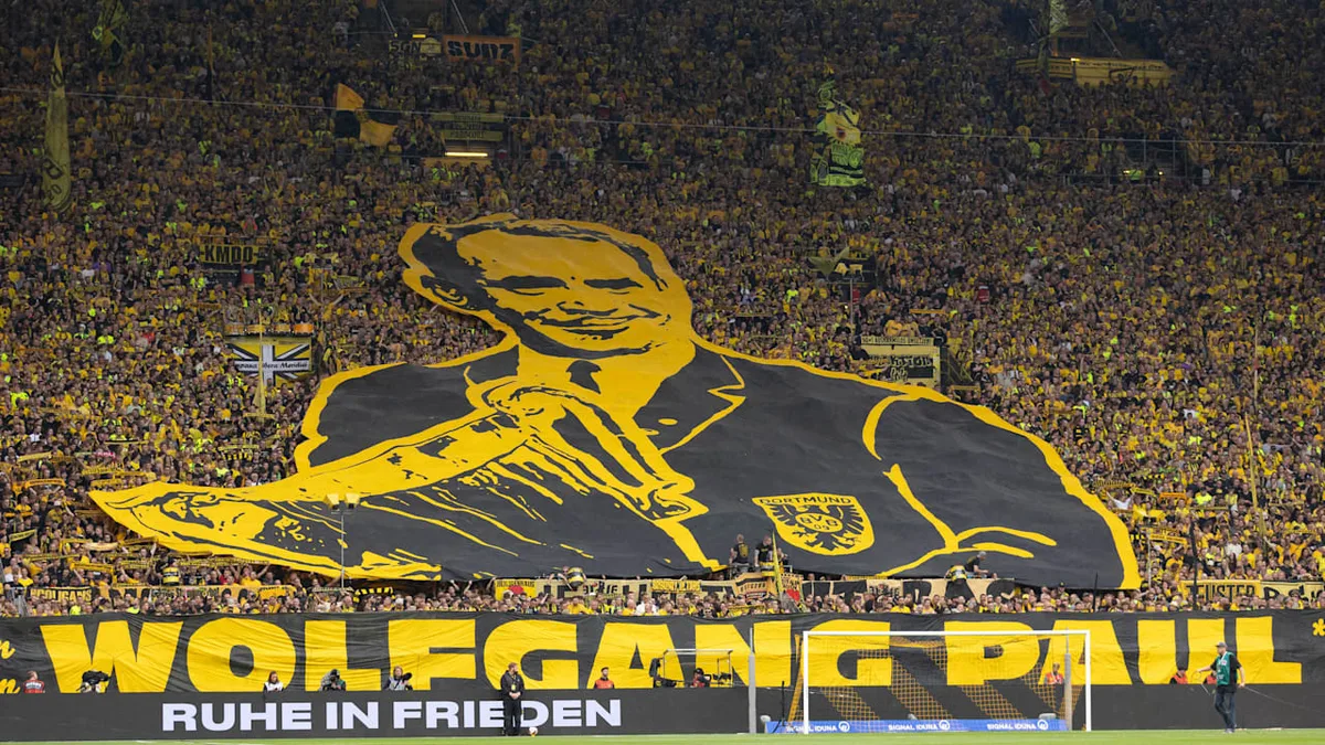 Der Signal-Iduna Park steht still - BVB trauert um Klub-Legende