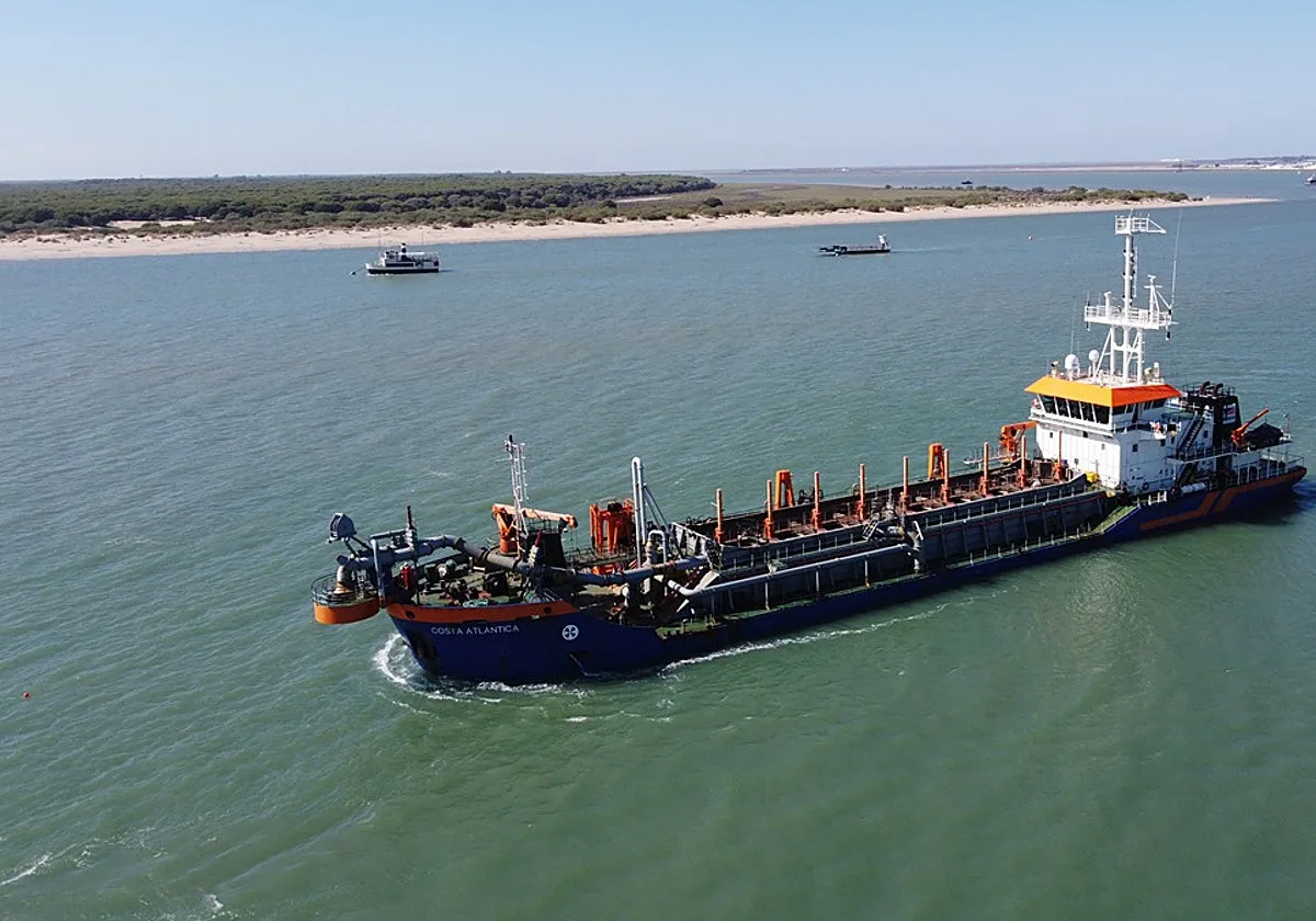 Empieza el dragado de mantenimiento en siete tramos del Guadalquivir