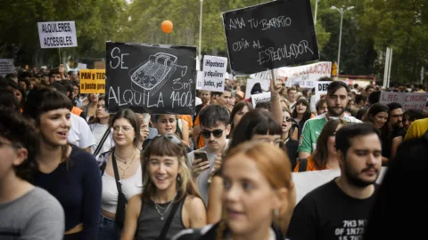 La "trampa del ahorro imposible" que obliga a los jóvenes a aplazar sus proyectos de vida