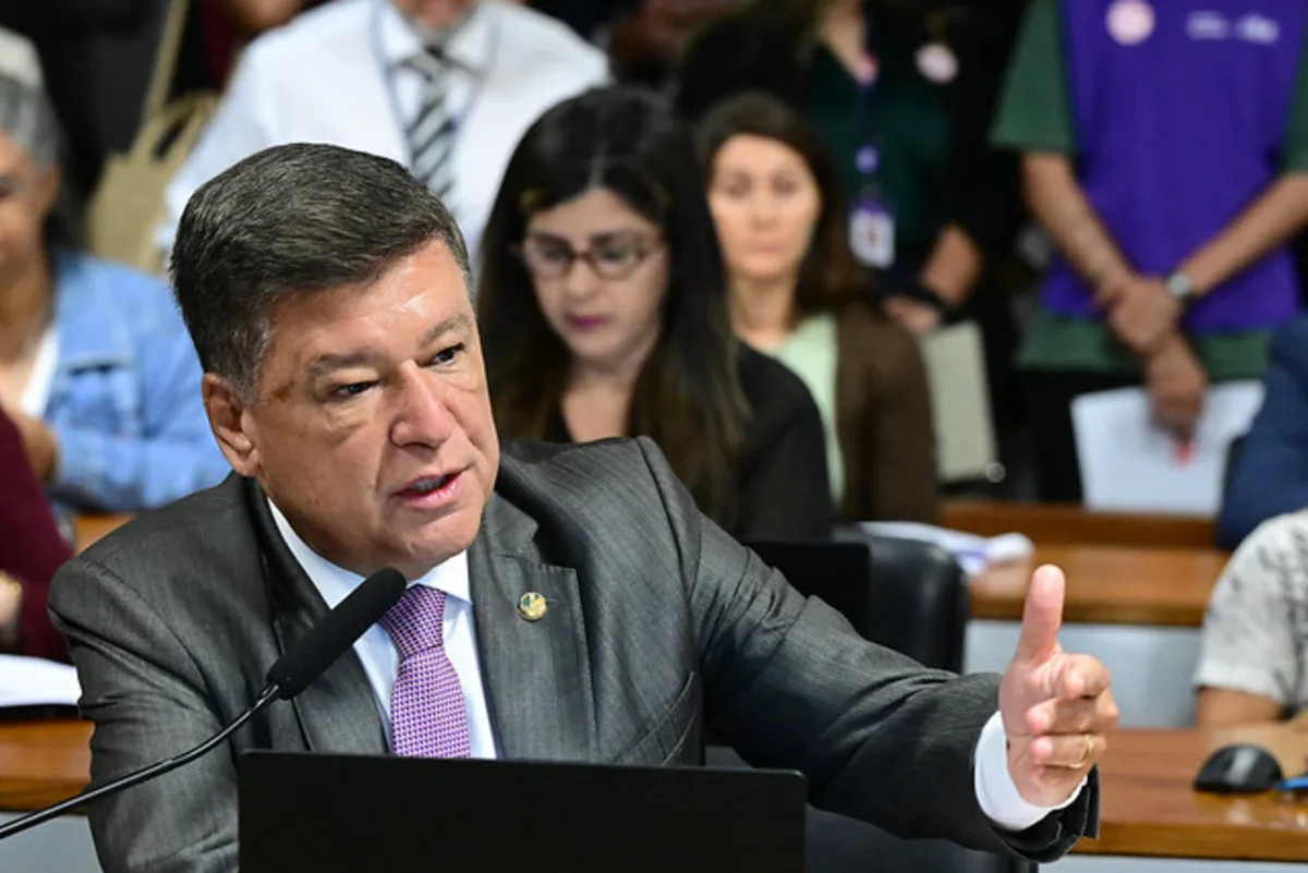 Crusoé: Carlos Viana aciona PF e PGR para saber onde está Lulinha