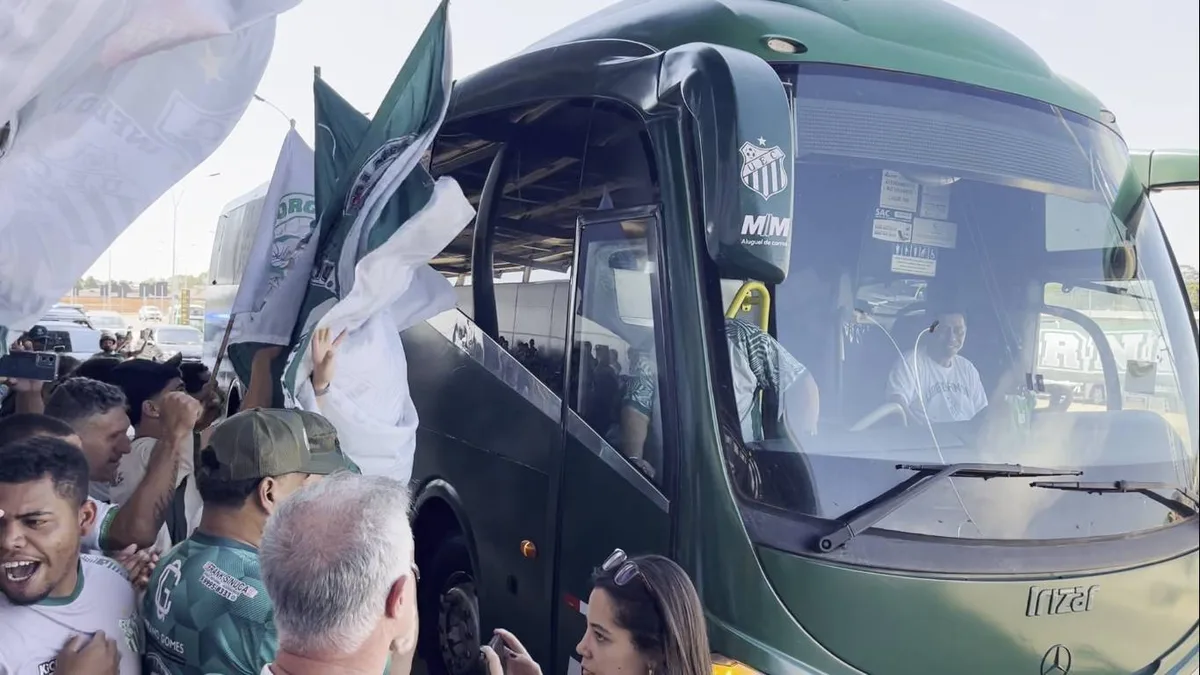 Com apoio da torcida, Uberlândia embarca para a decisão na Serie D do Brasileiro