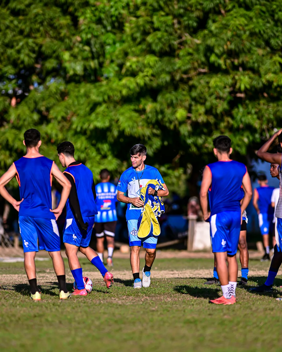 Com acesso garantido, Kinho Brito quer mesmo empenho no 2º turno da Série B do Acreano