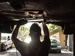 Bei langer Reparatur: Unfall: Muss die Versicherung monatelang Mietwagen zahlen?