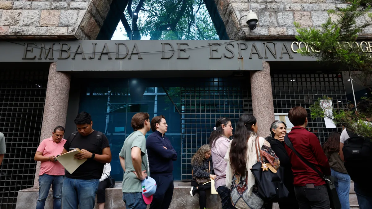 Exteriores pide a los consulados “información diferenciada” de los nacionalizados por la ‘ley de nietos’ que acreditaron ser descendientes de exiliados