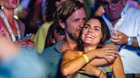 Amaia Salamanca y Rosauro Varo sorprenden en Marbella: sus románticos gestos durante el concierto de Taburete