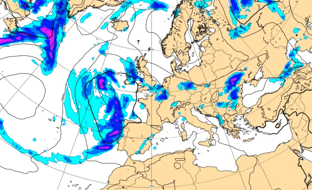 Un frente frío se acerca a toda velocidad al noroeste del país: 12 horas de lluvia intensa, mucho viento, frío y granizo para acabar agosto