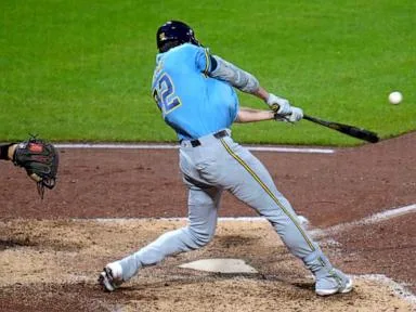 Christian Yelich's 2-run double rallies NL Central champion Brewers to 5-4 win over Pirates