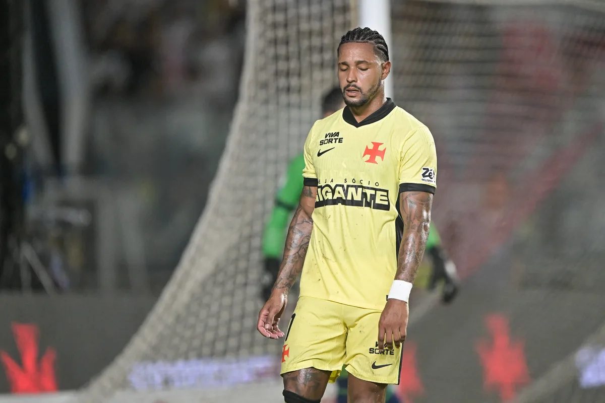 Vasco vai para jogo contra Boca com meta batida no Brasileiro, mas tom é de decepção por tropeço