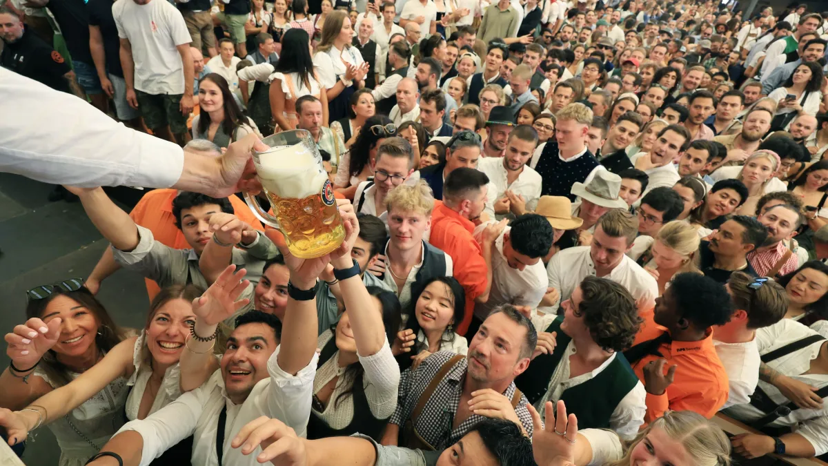 Zwischen Kultur und Kommerz: Der Kampf um das Bier auf dem Oktoberfest