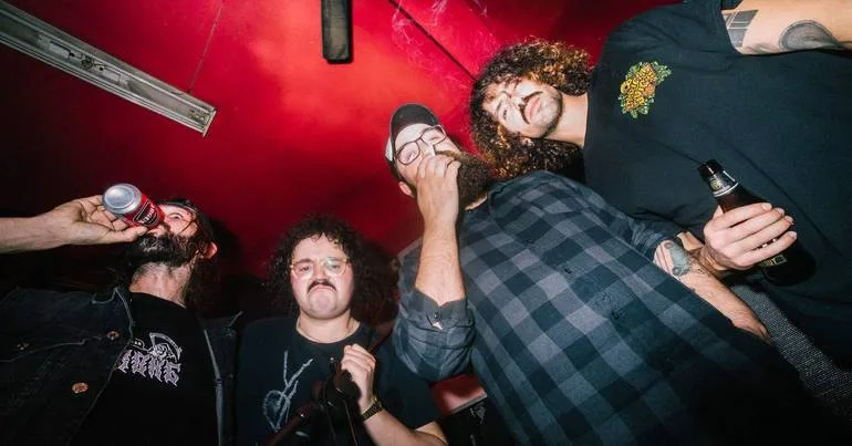 Banda Cobrafuma volta com "Droga Total"