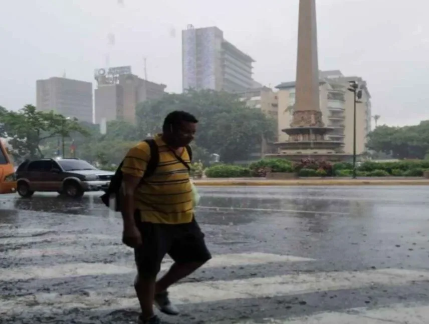 Onda tropical 40 seguirá generando fuertes lluvias en Venezuela