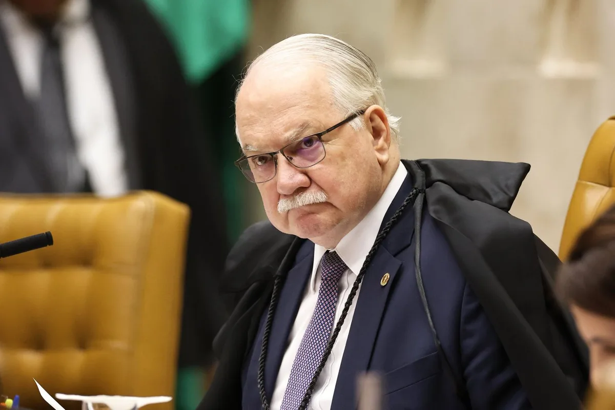 Fachin dá 24 horas para PF prestar informações sobre celular de Daniel Vorcaro