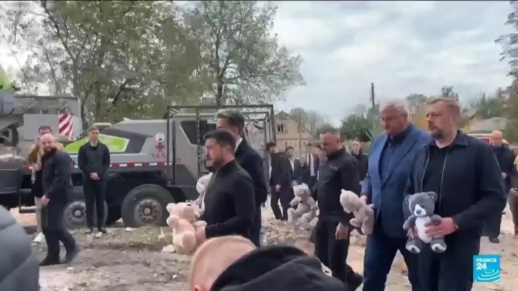 Ukraine : Kramatorsk frappée, Zelensky au chevet des victimes