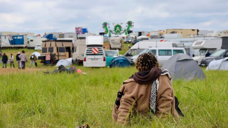 Environ 300 personnes rassemblées dans une free-party près de Falaise, "tout est sous contrôle" selon le maire