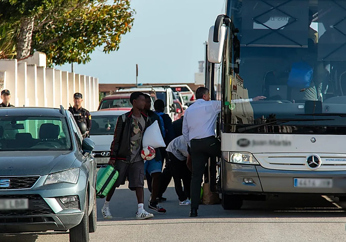 Andalucía debe pagar 45.000 euros al año por cada menor migrante que acoge