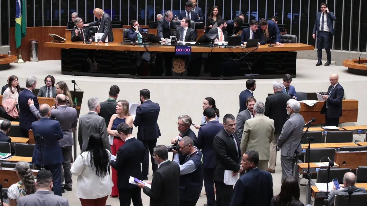 Deputados pressionam votação de aposentadoria especial que pode beneficiar carreiras afetadas por periculosidade