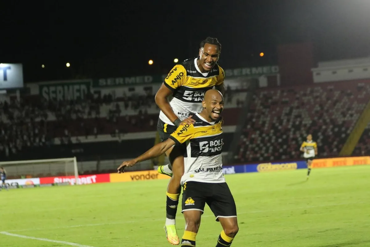 Titular e artilheiro do Criciúma exalta a Série B: "A mais difícil"