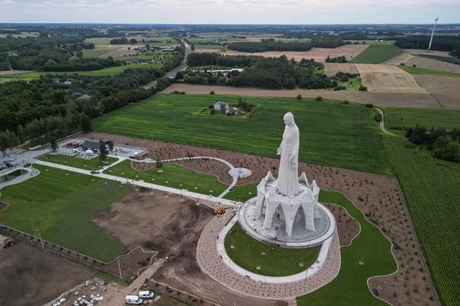 “Elle atteint presque le ciel” : une statue géante de la Vierge inaugurée en Pologne