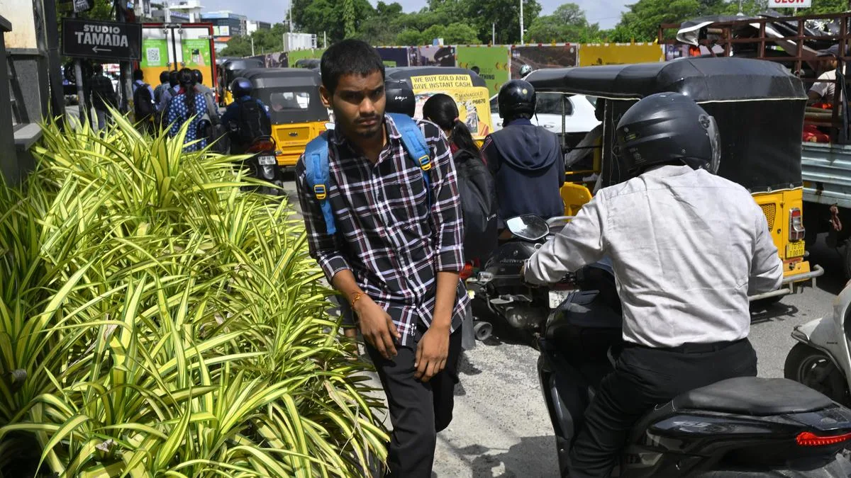 Hyderabad | Traffic chaos around KBR park in first few hours of one-way traffic arrangement; pedestrians worst hit