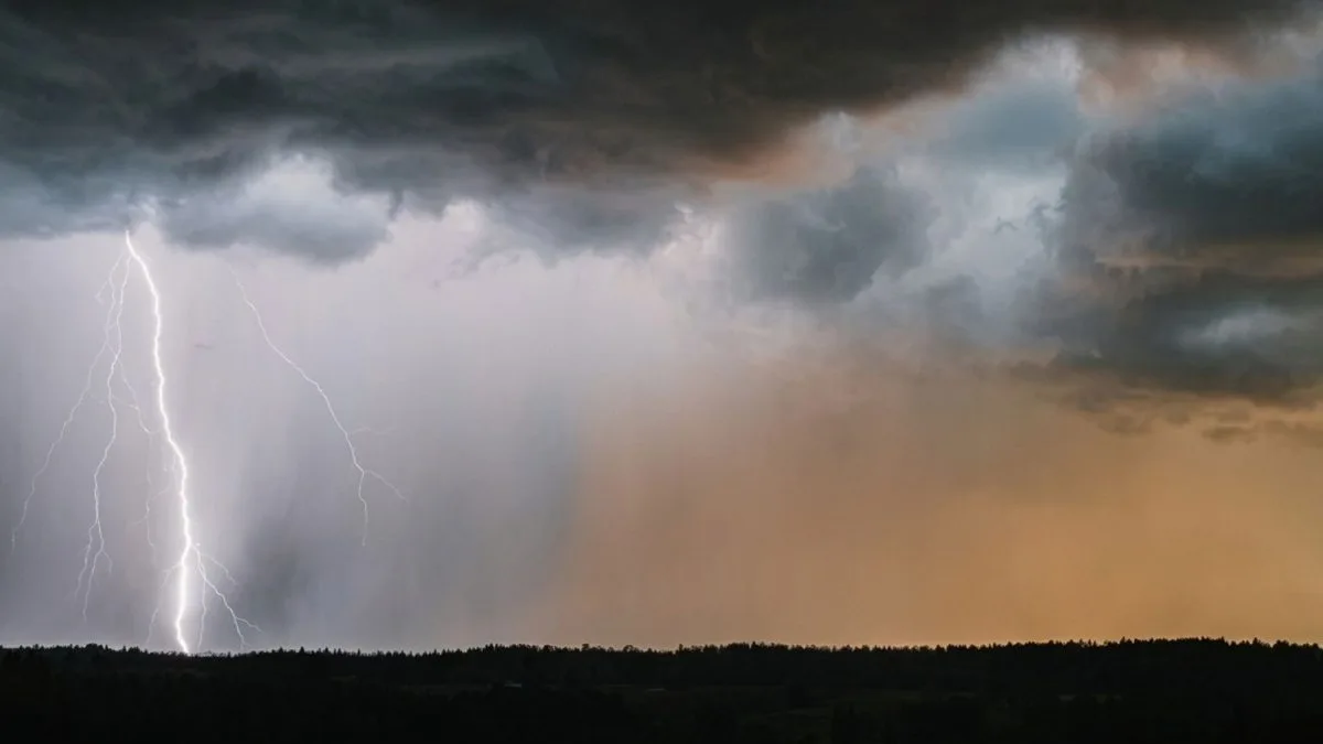 Ciclone impulsionado pelo Super El Niño coloca Oeste de SC em alerta vermelho para granizo, vendavais e temporais