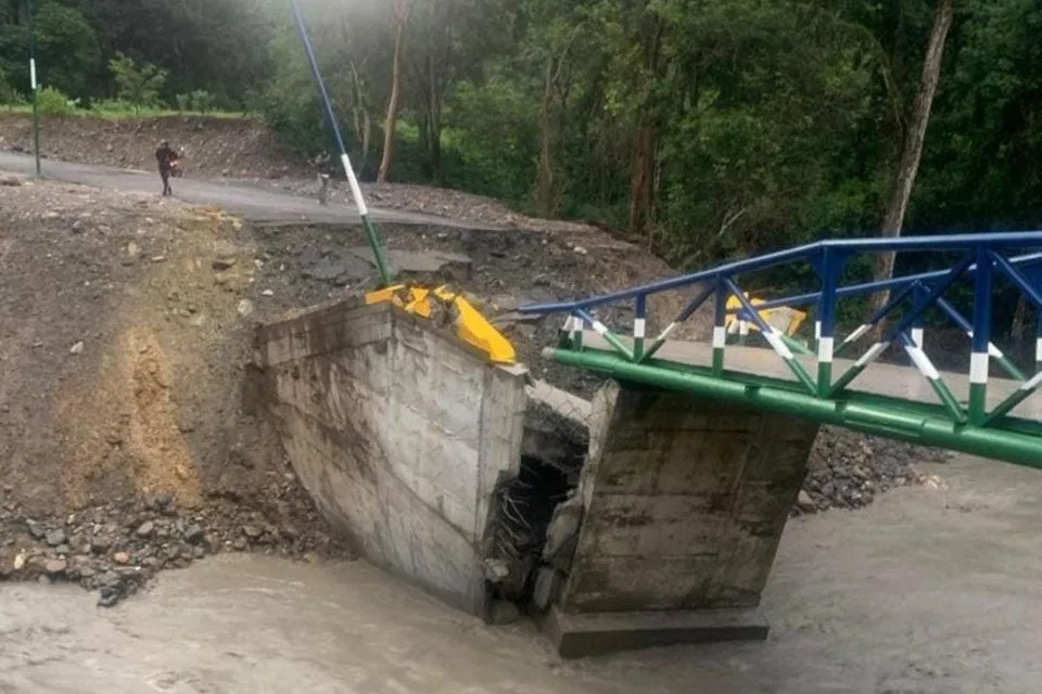 Portuguesa | Colapsa puente a menos de 72 horas de su inauguración por intensas lluvias