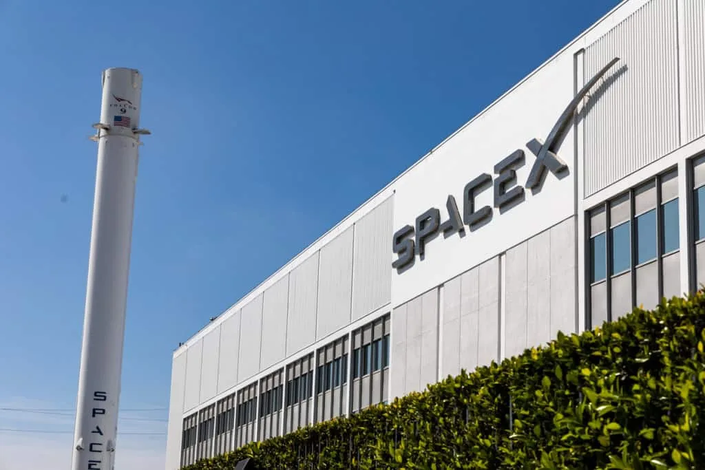 Elon Musk tem fatia de quase 50% da SpaceX, diz documento
