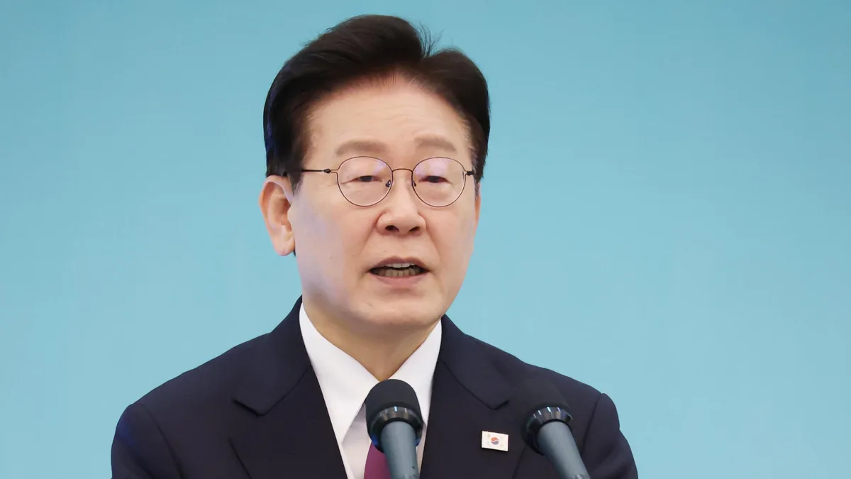 극초음속 미사일 첫 시험 발사 성공... 李대통령 참관