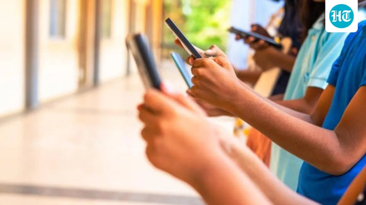 Delhi: 22,882 lost, stolen mobile phones found, returned to owners this year