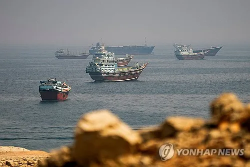 호르무즈 이틀째 긴장감…유조선 피격에 통과 선박 5척 그쳐(종합)