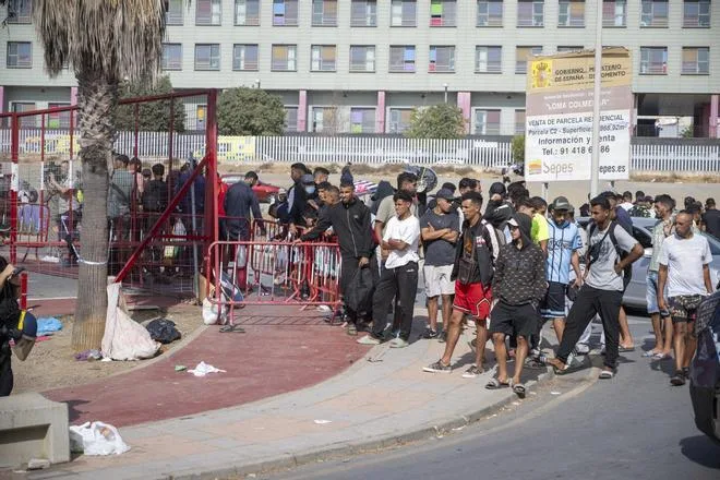 La Policía destaca el aliento en redes sociales para animar la entrada en Ceuta: "Bajaros todos a Castillejos, somos mil y entramos, os indicaré el camino"