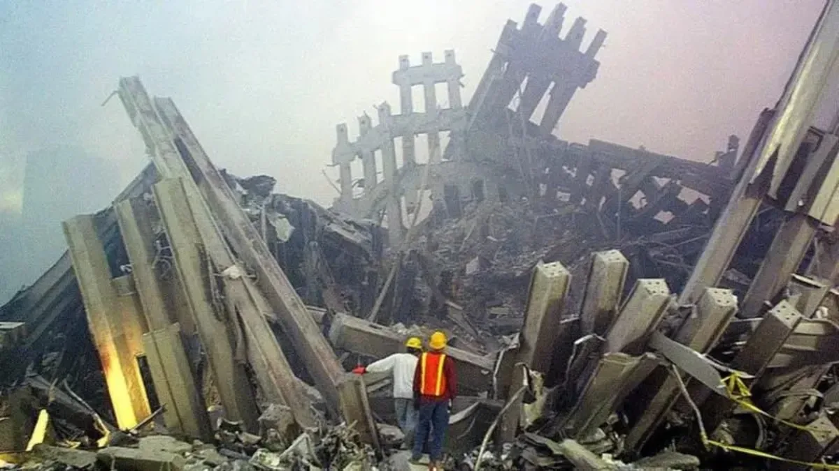 Las 2 causas científicas por las que se derrumbaron las Torres Gemelas tras el impacto de los aviones el 11 de septiembre de 2001