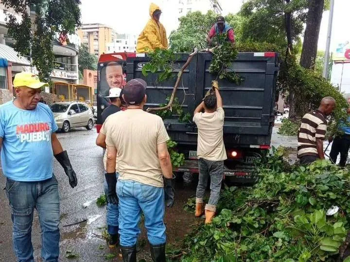 Atienden contingencia por fuertes lluvias en varias zonas de Caracas