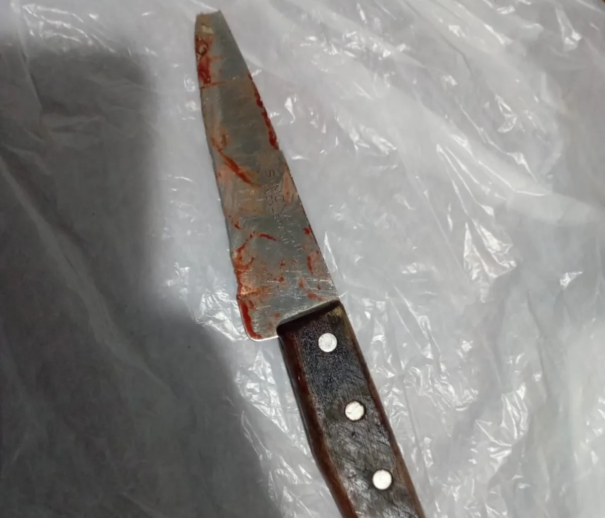Homem é esfaqueado por adolescente de 16 anos durante discussão