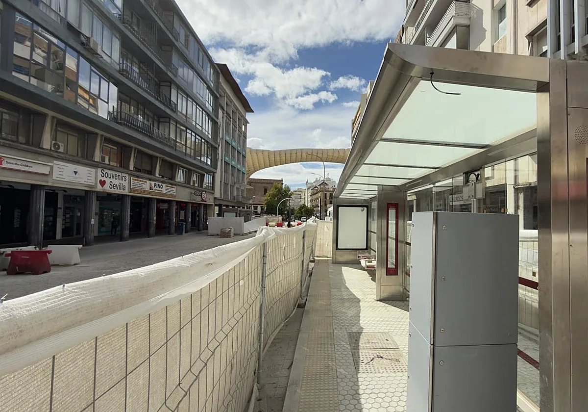 Las obras del tranvibús aceleran a falta de rematar José Laguillo y el Duque