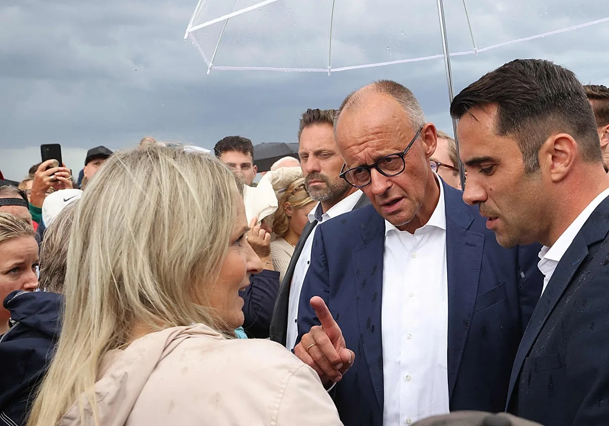 Abucheos al canciller Friedrich Merz en las campañas electorales del este alemán
