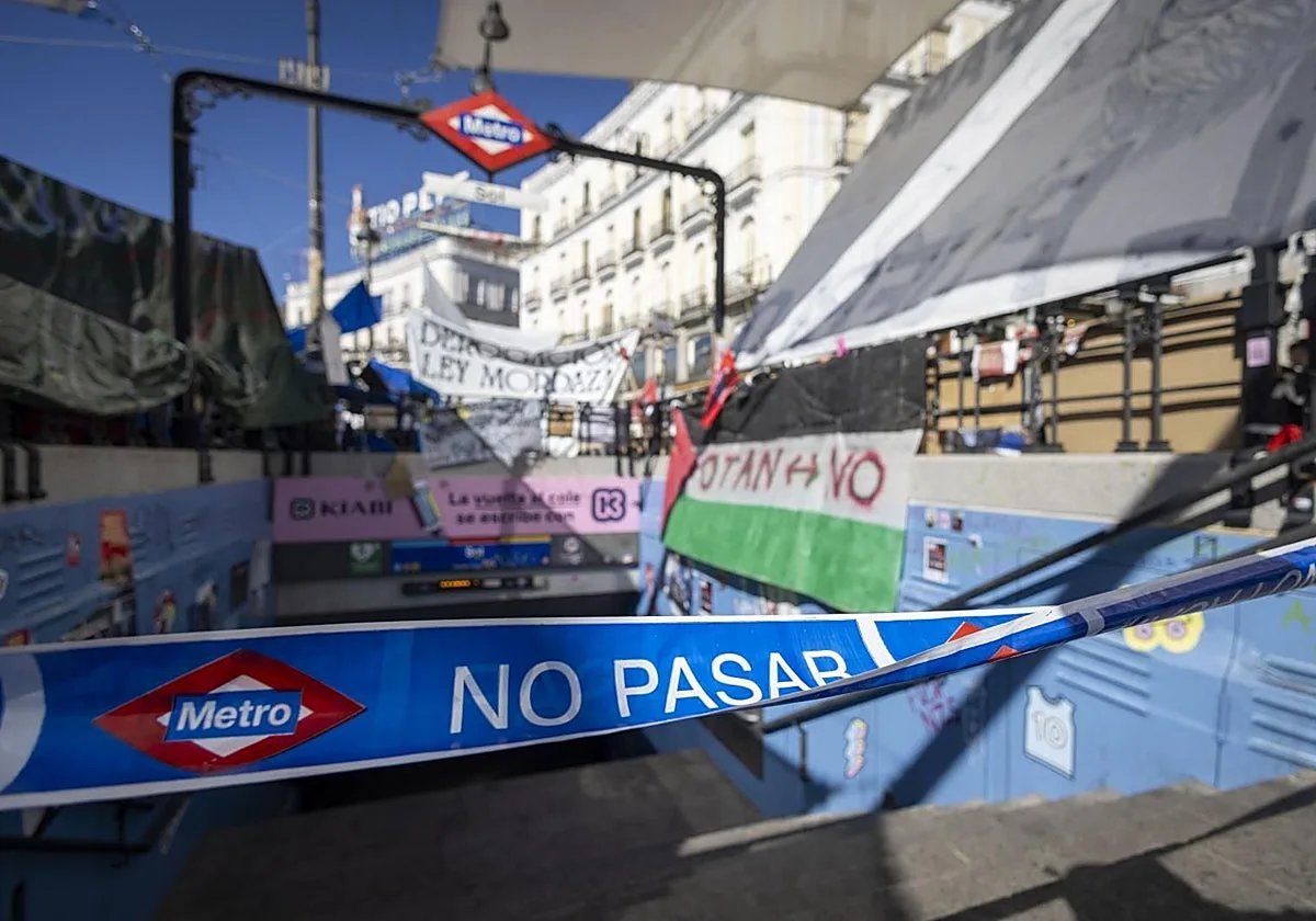 Metro finaliza la limpieza en Sol, pero seguirá cerrado hasta tener todas las garantías de salud y seguridad