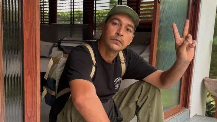 Hallan muerto al actor Ray MacDonald, de 49 años, en su casa de Tailandia tras caer inconsciente en el sofá