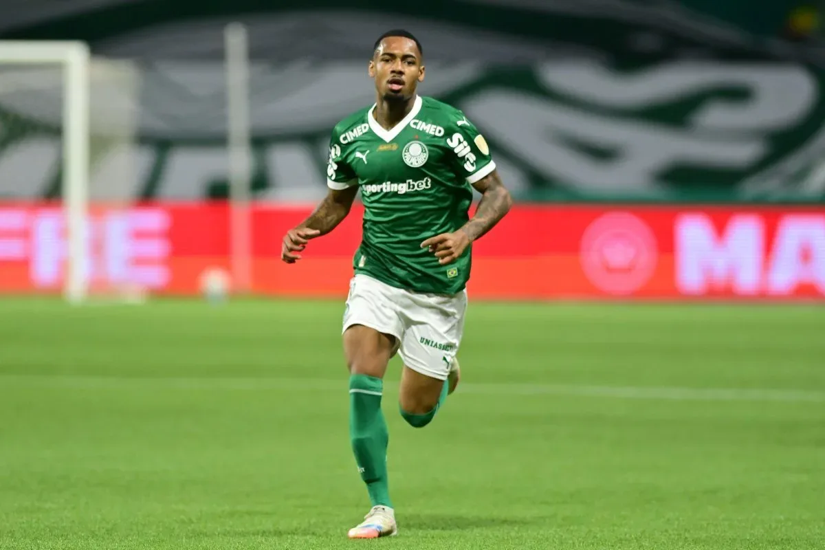 Manchester City mira Allan, do Palmeiras, para substituir Savinho