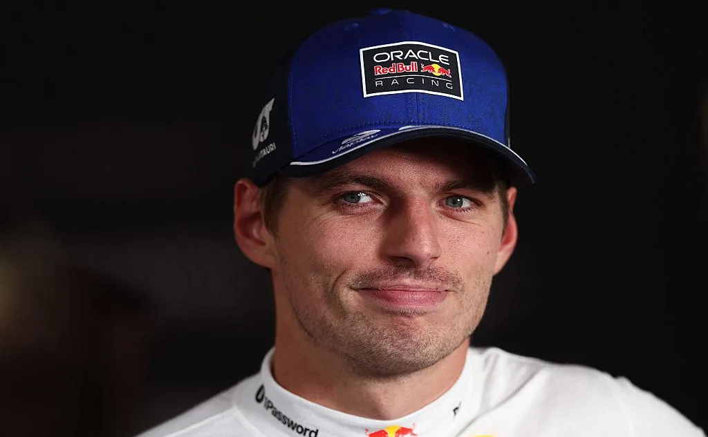 Ферстаппен за 14 кругов выиграл гонку у ста картингистов на трассе F1