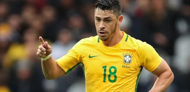 Ex-seleção brasileira, Giuliano anuncia aposentadoria aos 36 anos