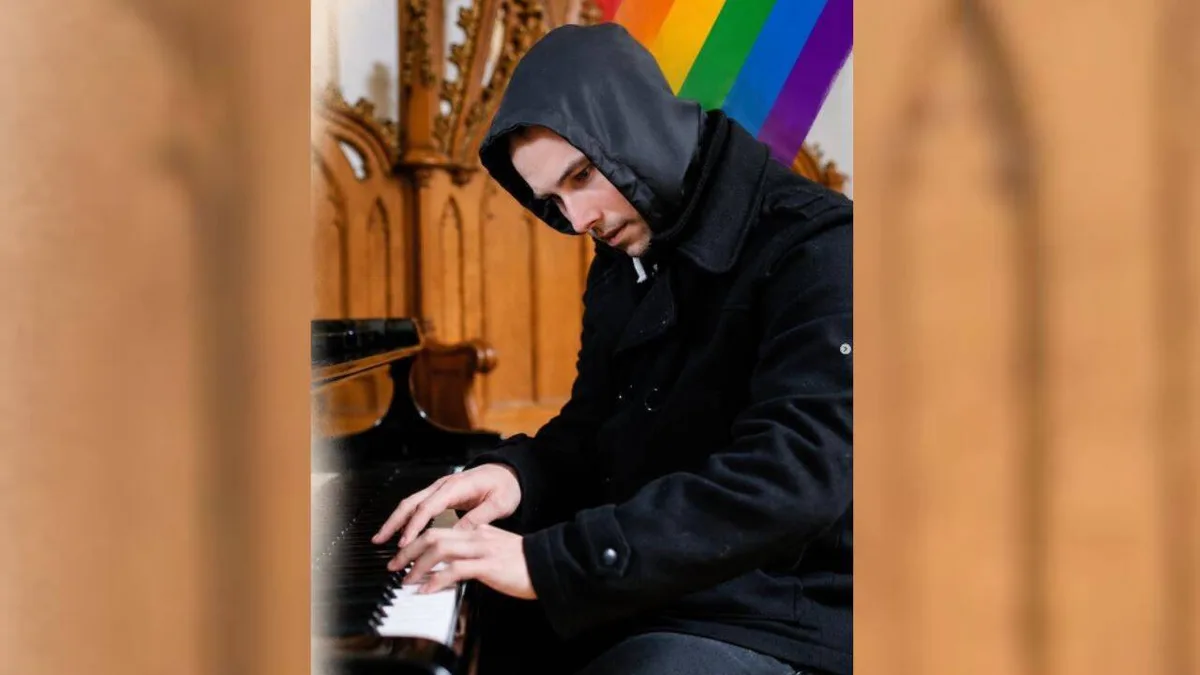 Homeless man played piano in church; 2 years later, he raised £50,000 for charity
