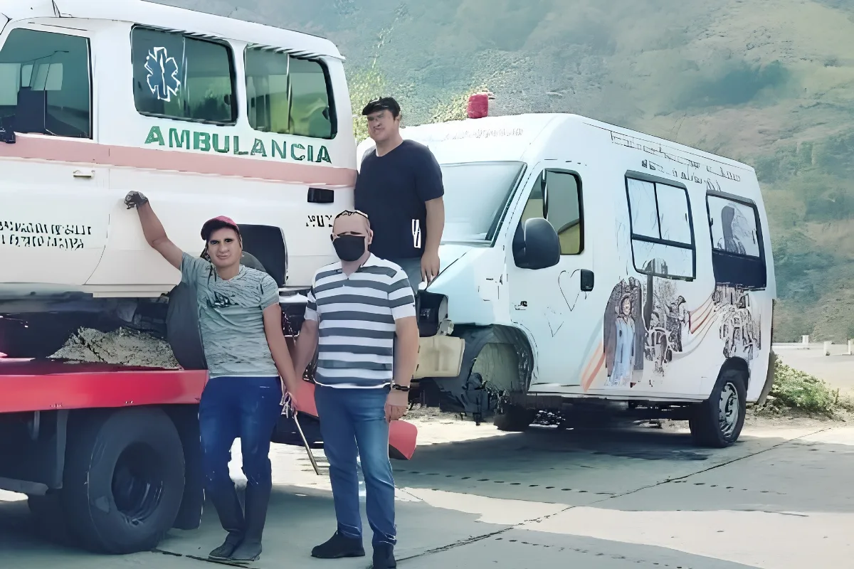 Bernal tiene cuatro años reparando ambulancia, pero promete una nueva para los abuelos de la montaña