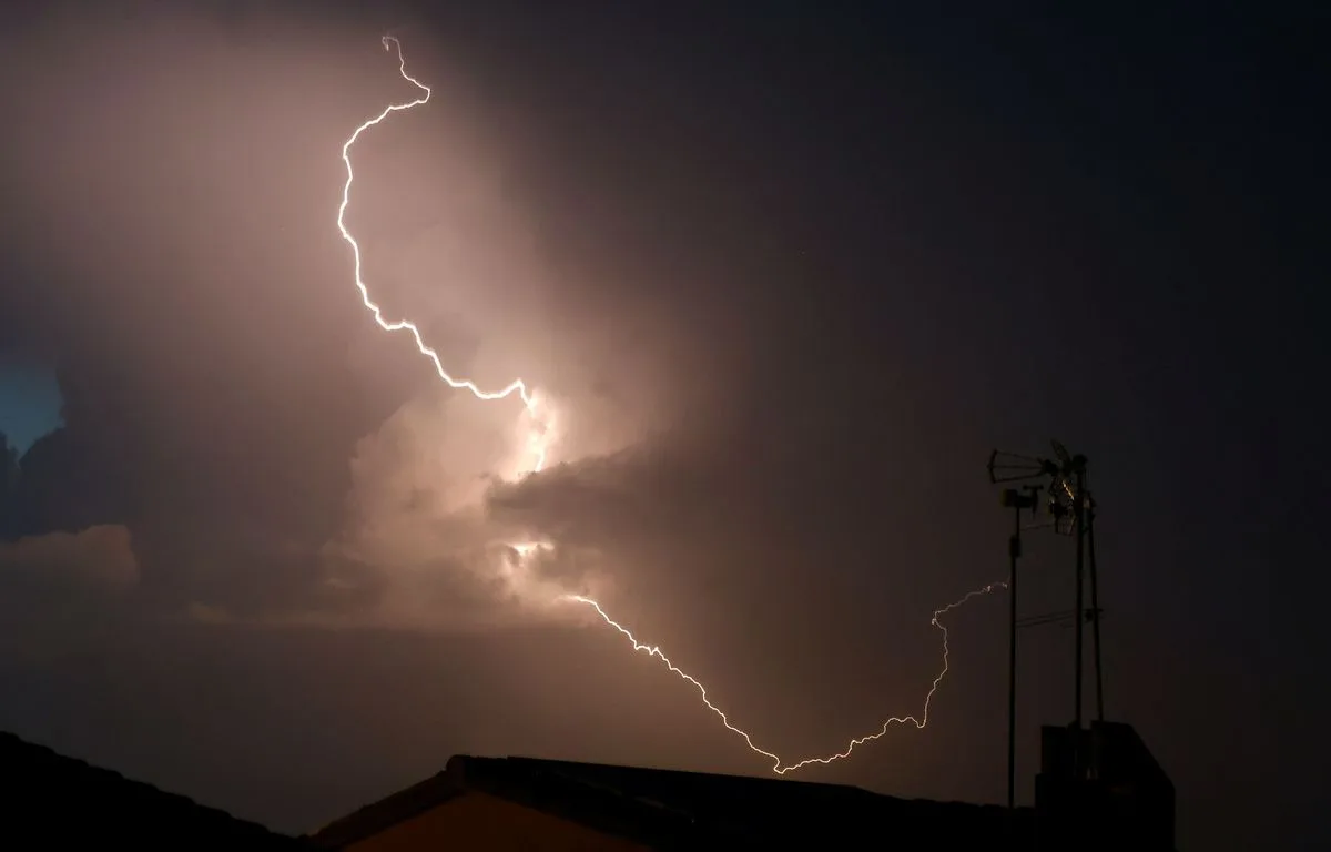 Orages : La Corse, le Var et les Alpes-Maritimes en vigilance orange, des vols annulés