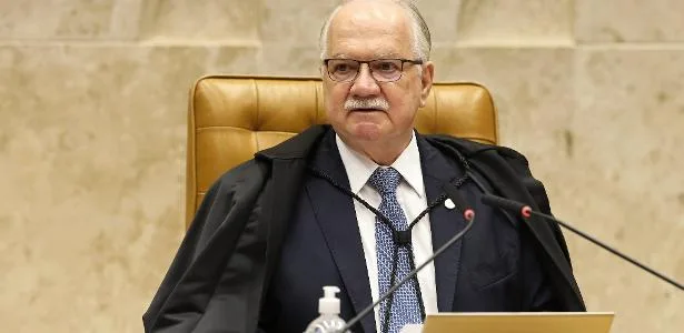Fachin adia julgamento sobre atuação de Mendonça contra Moraes