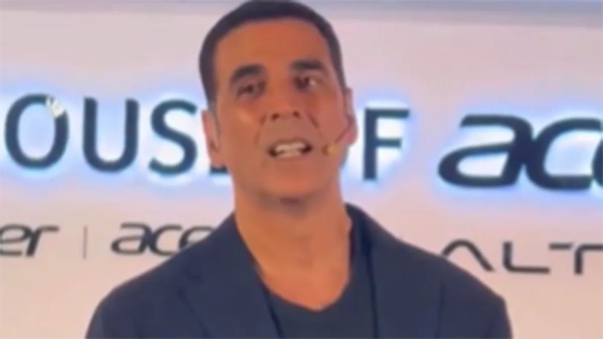Akshay Kumar’s hilarious reaction to journalist’s pan masala ad question goes viral