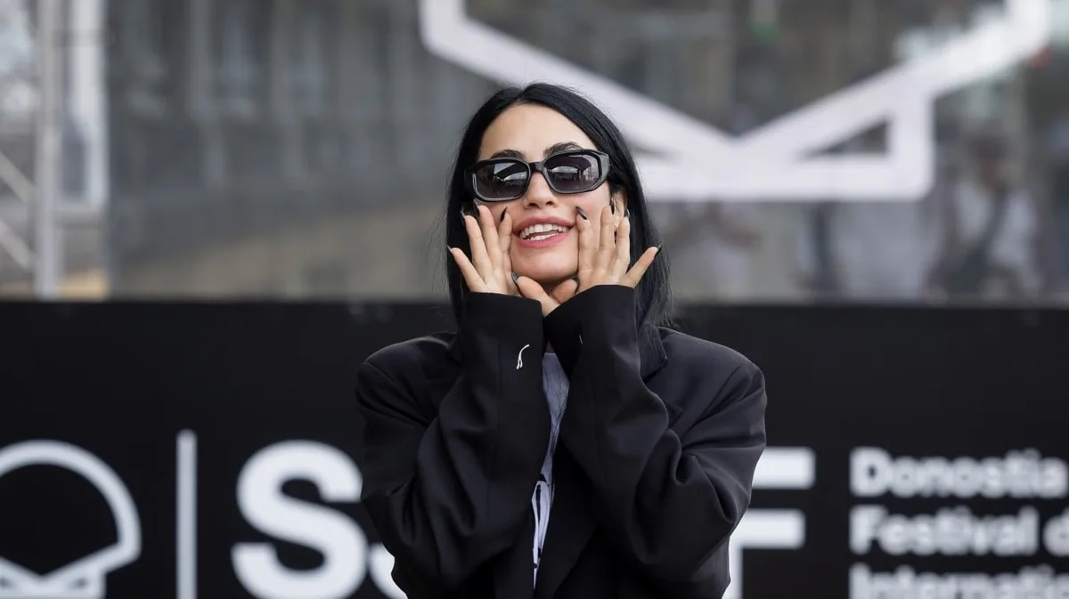 Lali Espósito lució una remera con la leyenda “Las Malvinas son argentinas” en el Festival de San Sebastián: la foto